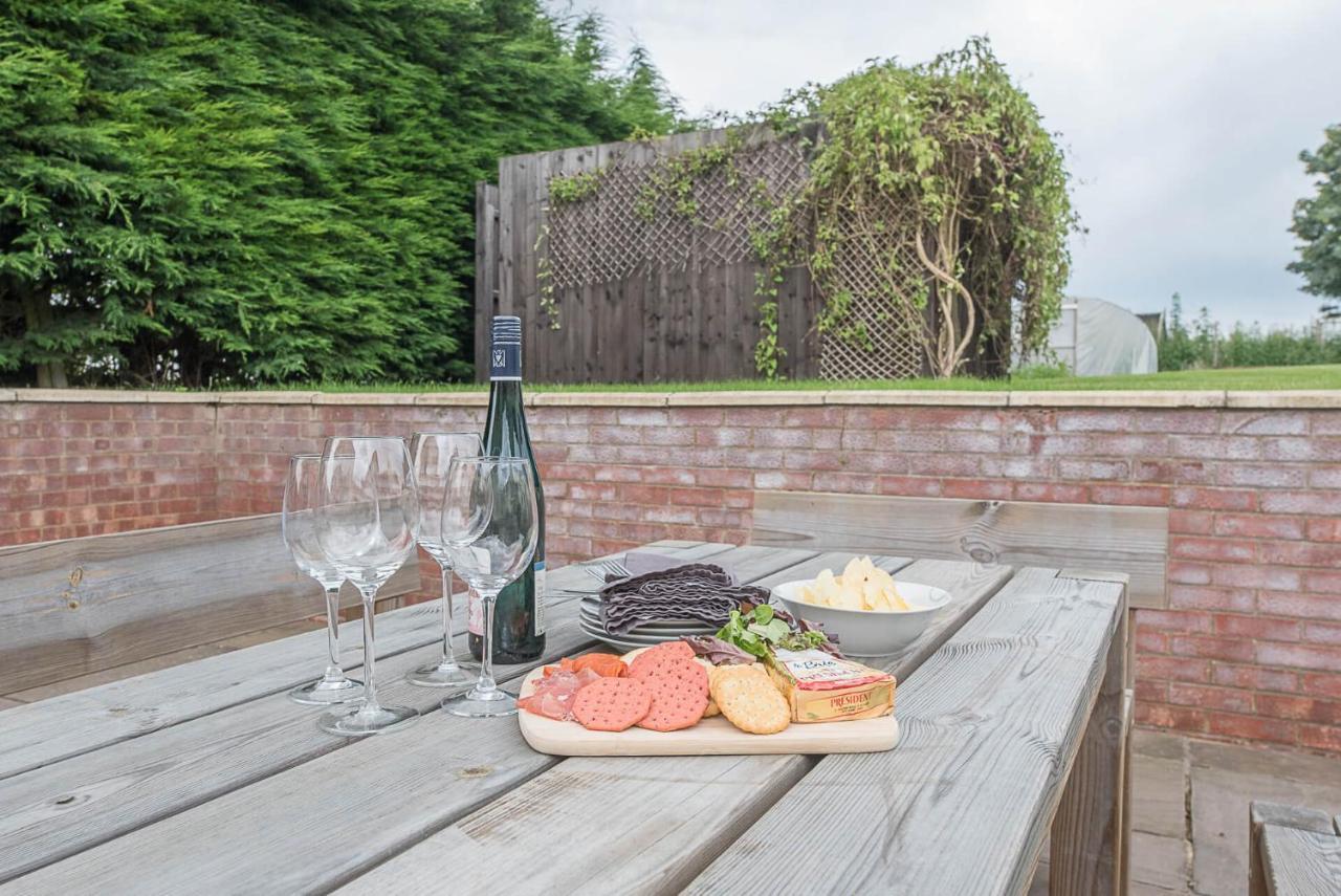 Grove Farm Bungalow With Swimming Pool, Dallinghoo Woodbridge Exterior foto