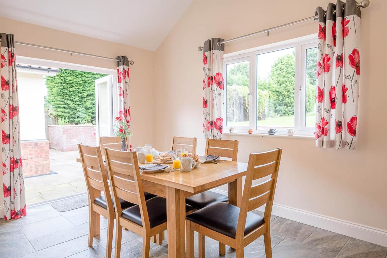 Grove Farm Bungalow With Swimming Pool, Dallinghoo Woodbridge Exterior foto