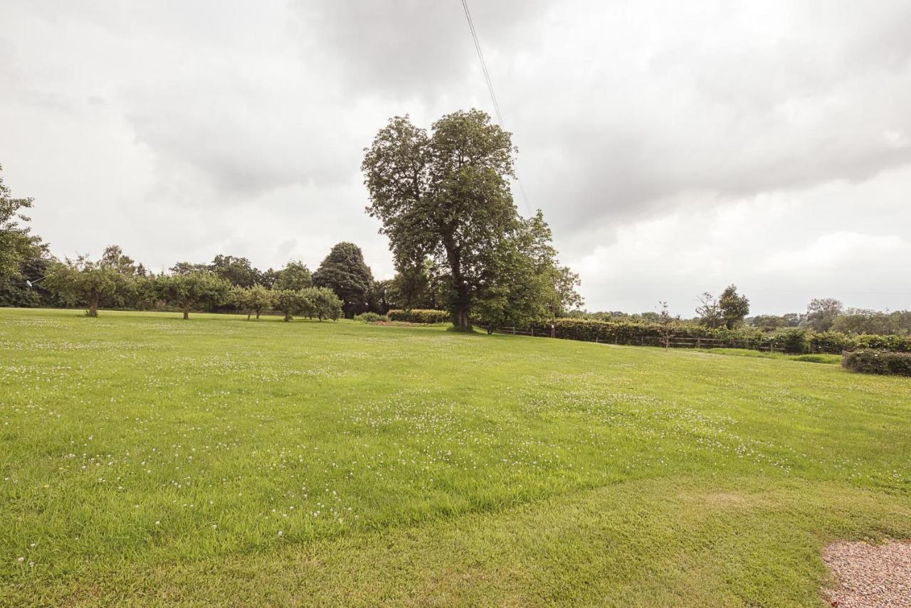 Grove Farm Bungalow With Swimming Pool, Dallinghoo Woodbridge Exterior foto